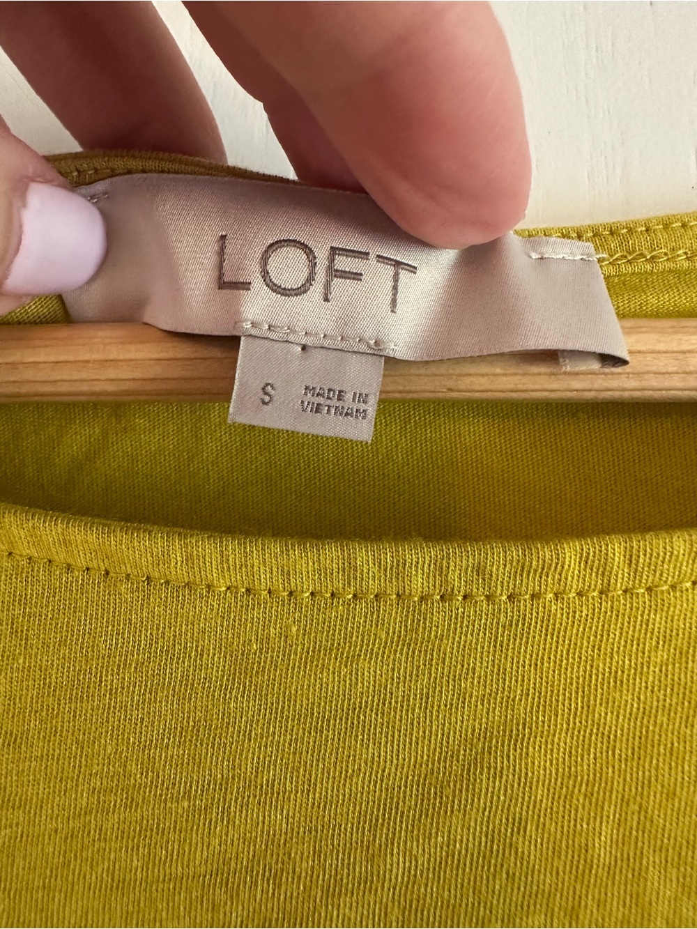 LOFT Yellow Flutter Sleeve Short Sleeve Tee Women’s Small - Picture 2 of 13